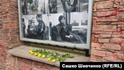 Акція біля посольства України в Празі, присвячена 80-річчю депортації кримських татар, 18 травня 2024 року