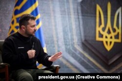 Президент України Володимир Зеленський під час пресконференції «Лютий. Рік незламності» у першу річницю початку масштабного вторгнення Росії в Україну. Київ, 24 лютого 2023 року