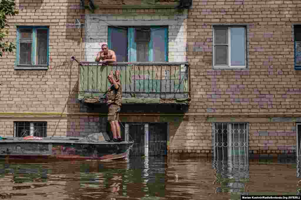 Рівень води у Херсоні піднімається, вода заходить у багатоповерхівки