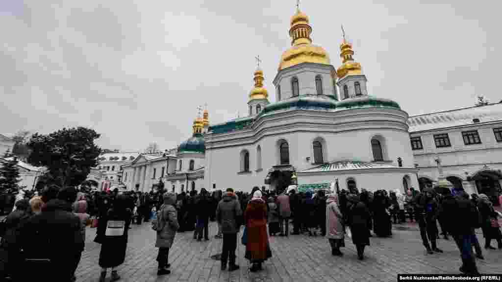 Останнє богослужіння сьогодні представники УПЦ (МП) провели у Хрестовоздвиженській церкві на нижній території Києво-Печерської лаври