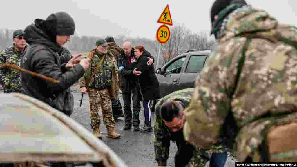 Близькі загиблого приїхали на місце його смерті