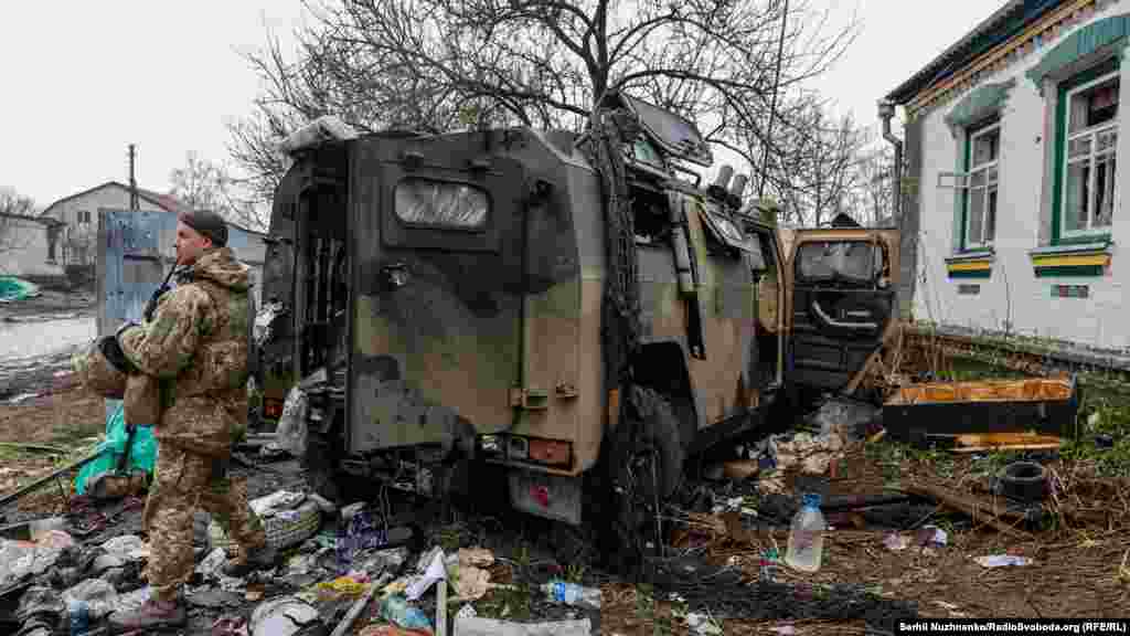 Російський військовий бронеавтомобіль&laquo;Тигр&raquo; на вулицях звільненої Нової Басані