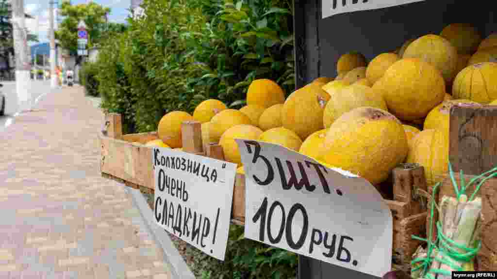 На вулиці Горького продають дині сорту &laquo;колгоспниця&raquo;