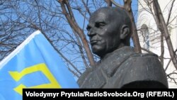 Погруддя Петра Григоренка у Сімферополі