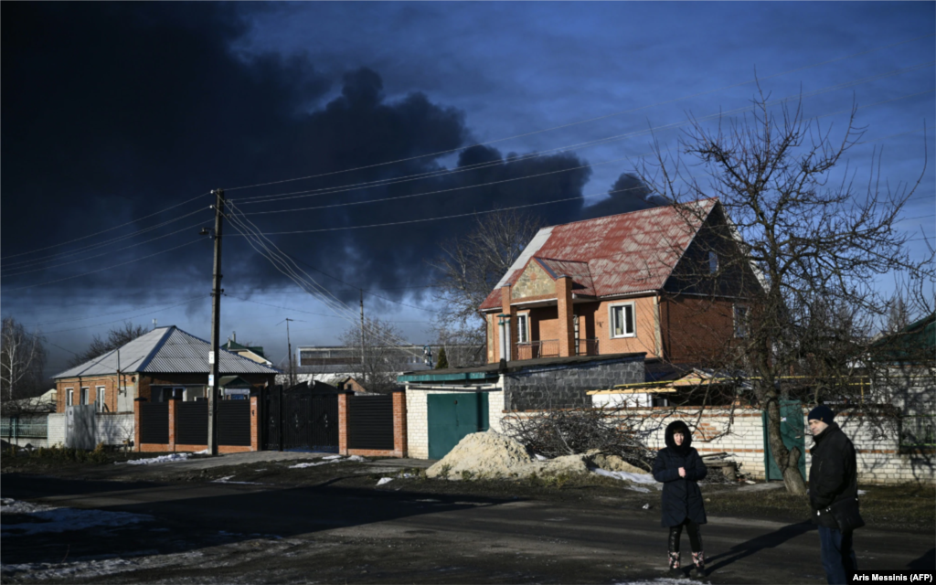 Чорний дим над військовим аеропортом Чугуєва під Харковом