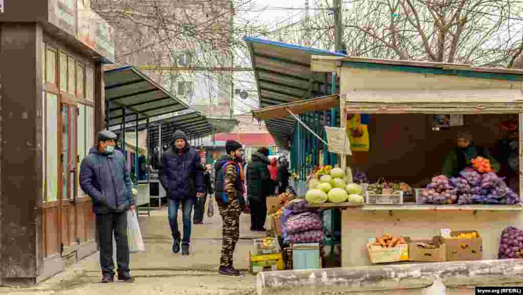 Початок робочого дня на центральному ринку