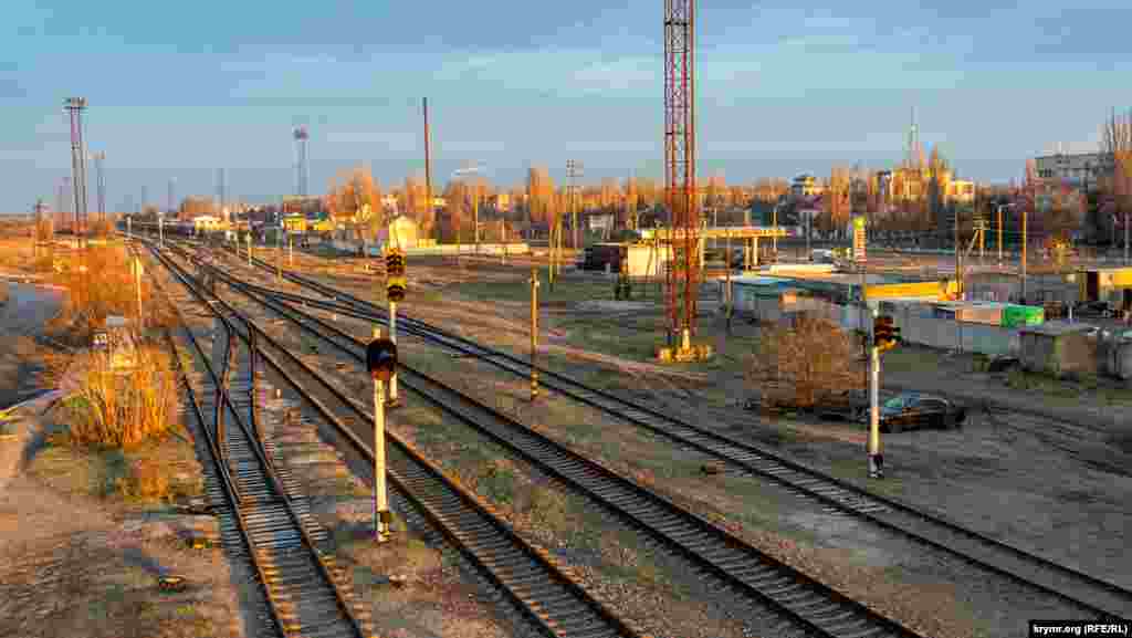 Осяяний ранковим світлом протилежний напрямок &ndash; на Армянськ