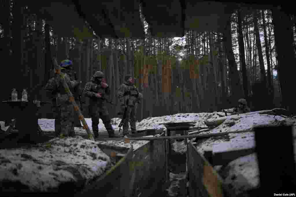 Командир підрозділу армійської розвідки на позивний &laquo;Олександр&raquo; повідомив, що білоруси та росіяни &laquo;постійно стежать за нашим рухом, намагаючись знайти позиції наших військових&raquo;