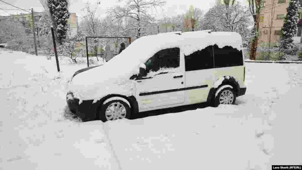 Автомобіль у &laquo;сніговій шапці&raquo;