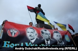 Мітинг із нагоди свята Покрови й річниці УПА. На банері портрети Євгена Коновальця, Степана Бандери та Романа Шухевича (зліва направо). Київ, 14 жовтня 2011 року