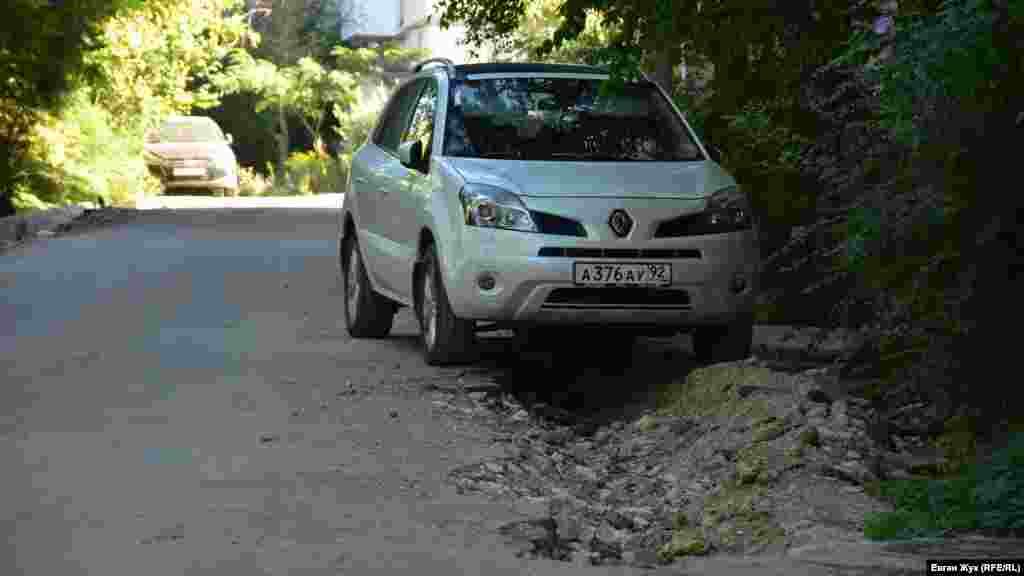 Так тепер доводиться паркувати автомобілі