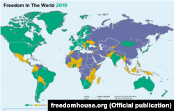 За оцінками Freedom House, Україна цього року все ще залишається «частково вільною» країною, а Крим отримав статус «невільної» території, яку окупувала Росія