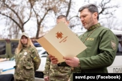 Військовий капелан. Фото зі сторінки у фейсбуці Синодального управління військового духовенства Православної церкви України. Квітень 2021 року