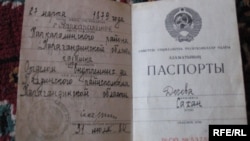 130 жасқа келіп, 2009 жылы мамырда қайтыс болған Сахан Досованың совет кезіндегі паспорты.