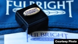 Fulbright Scholarship бағдарламасының логотипі.