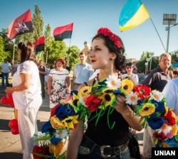 Учасники патріотичної ходи з нагоди третьої річниці визволення Краматорська від російських гібридних сил. Краматорськ, 5 липня 2017 року