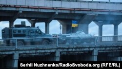 Бронетехніка спецназу на мосту Метро у Києві. 18 вересня 2019 року