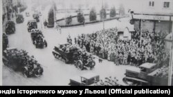 Населення Львова зустрічає радянську армію. Вересень 1939 року