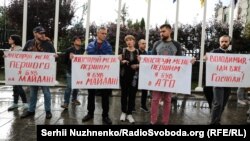 Акція «Люструй мене першим» біля Офісу президента України. Київ, 12 липня 2019 року 