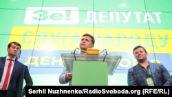 Президент Володимир Зеленський (у центрі) в штабі партії «Слуга народу». Київ, 21 липня 2019 року