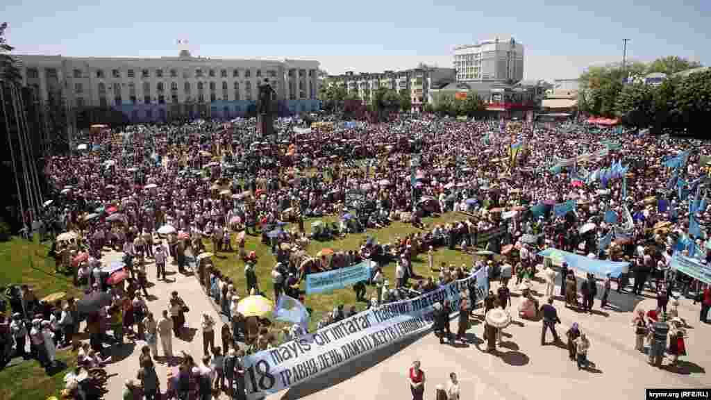 18 травня 2009 року. Традиційно в Сімферополі згадують про депортацію корінного народу Криму. Всього до Середньої Азії було виселено понад 180 тисяч осіб