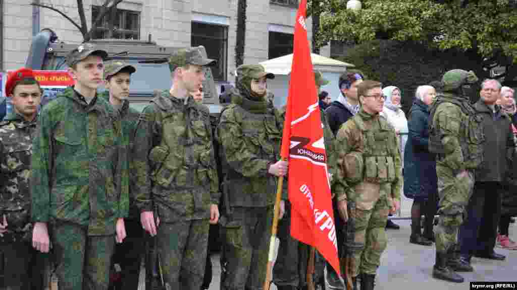 Березень 2019 року, Ялта. Школярів приймають до лав російського військово-патріотичного руху &laquo;Юнармія&raquo;