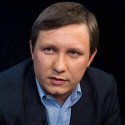 Андрій Яницький у співавторстві з Грехемом Стеком написав книгу про історію «Приватбанку»