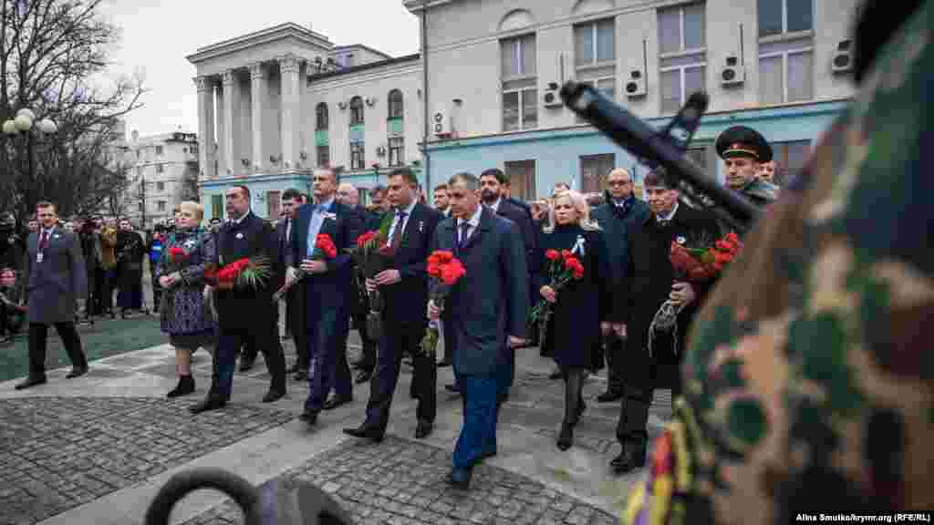 Російська влада Криму й голови угруповань &laquo;ДНР&raquo; і &laquo;ЛНР&raquo; Олександр Захарченко й Ігор Плотницький