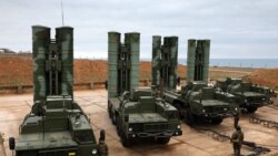 Бойові розрахунки зенітних ракетних комплексів (ЗРК) С-400 під Севастополем, січень 2018 року