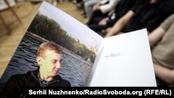 Під час презентація книжки Станіслава Асєєва у фонді «Ізоляція». Київ, 4 червня 2018 року