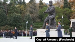 Володимир Путін на відкритті пам'ятника Олександру ІІІ в Лівадійському палаці. Ялта, 18 листопада 2017 року