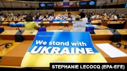 Під час засідання спеціальної сесії Європарламенту, на якій визнали перспективу членства України в Євросоюзі. Брюссель, 1 березня 2022 року