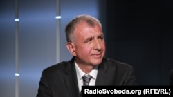 Олександр Левченко, заступник постійного представника президента України в АРК (2006-2007), надзвичайний та повноважний посол України у Хорватії та Боснії та Герцеговині (2010-2017)