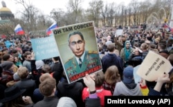 Під час масової акції протесту в Санкт-Петербурзі, 5 травня 2018 року