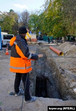 Ремонт водопроводу, Сімферополь, жовтень 2016 року