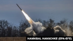 Реактивна артилерійська система HIMARS поблизу лініі фронту, листопад 2022 року