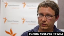 Економічний журналіст із Севастополя, керівник Центру вдосконалення економічної журналістики при Київській школі економіки Андрій Яницький