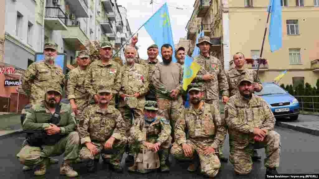 &laquo;Ми давно думали зібрати на День Незалежності військових з Криму. В цьому році нам це частково, але вдалося. Сьогодні ми (військові з Криму &ndash; КР) йшли пліч-о-пліч своєї колоною, нам всі кричали &laquo;Крим &ndash; це Україна&raquo;. Така підтримка тисяч людей дуже заряджає енергією. Але все ще попереду, попереду звільнення Криму. Мир настане тільки після перемоги, тому я всім бажаю миру&raquo;, &ndash; сказав Боратов.