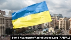 Віче «Зупинимо капітуляцію!» на Майдані Незалежності у столиці України. Київ, 6 жовтня 2019 року