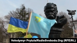 Від мітингу до підпілля: в Криму не дозволяють відзначати день народження Шевченка (фотогалерея)