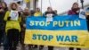 Учасники флешмобу #StopPutinsWarInUkraine. Київ, 21 січня 2017 року