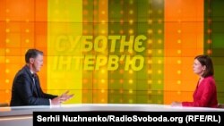 Джордж Кент та ведуча Олена Ремовська під час запису програми Радіо Свобода «Суботнє інтерв’ю»