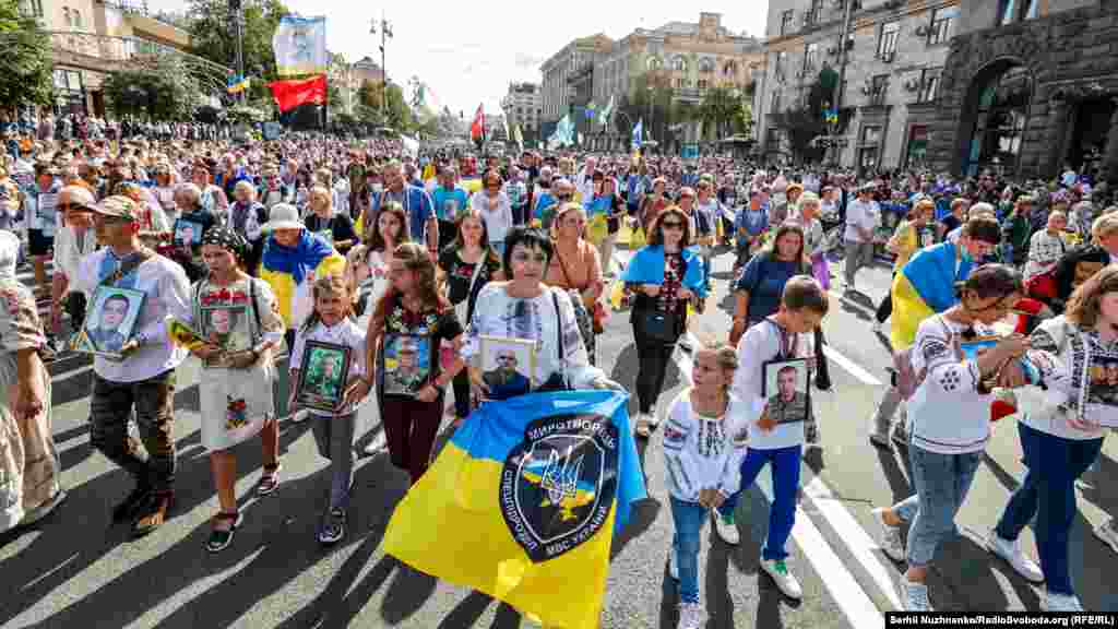 За даними Національної поліції, в центрі столиці у заходах взяли участь близько 100 тисяч людей