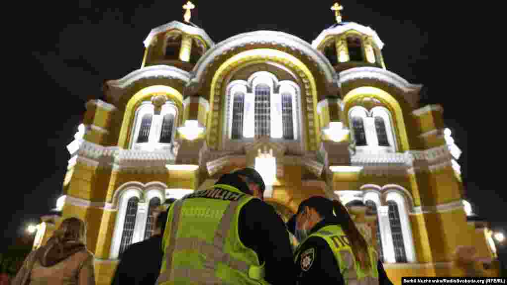 Як&nbsp;повідомило&nbsp;Міністерство внутрішніх справ, за порядком і дотриманням карантину у Великодню ніч стежили 29 тисяч правоохоронців