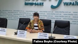 Фатіма на пресконференції щодо утримуваних у таборах жінок та дітей 1 жовтня 2020 року