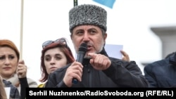 Лідер акції «Громадянська блокада Криму» Ленур Іслямов. Київ, 29 вересня 2016 року